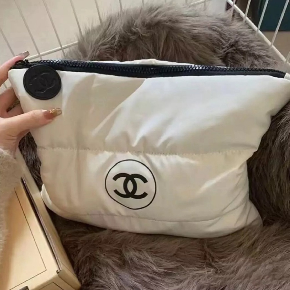💞- Chanel white puffy makeup bag pouch clutch cosmetic case - Picture 8 of 16